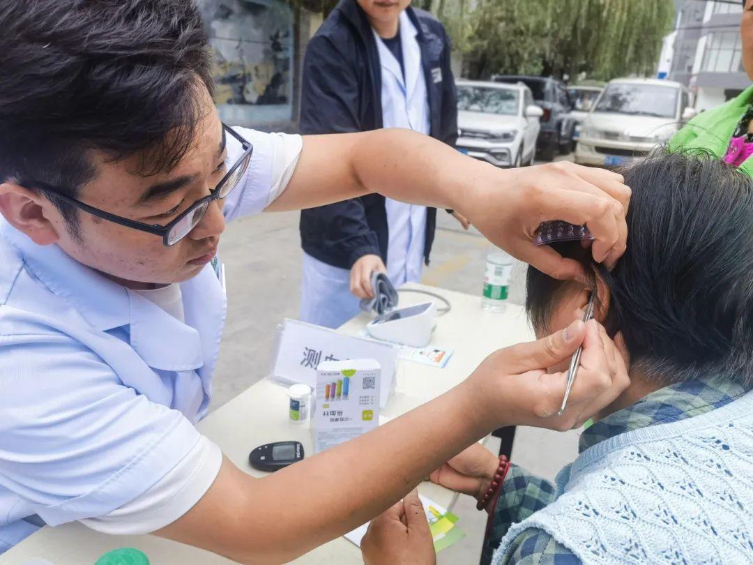 查房+培训+义诊！西安大兴医院优质医疗服务下基层进社区