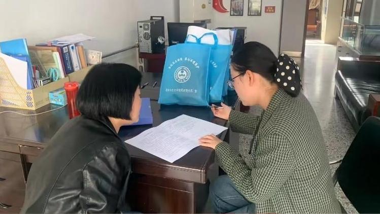 党员干部“双报到”  环保宣传进社区
