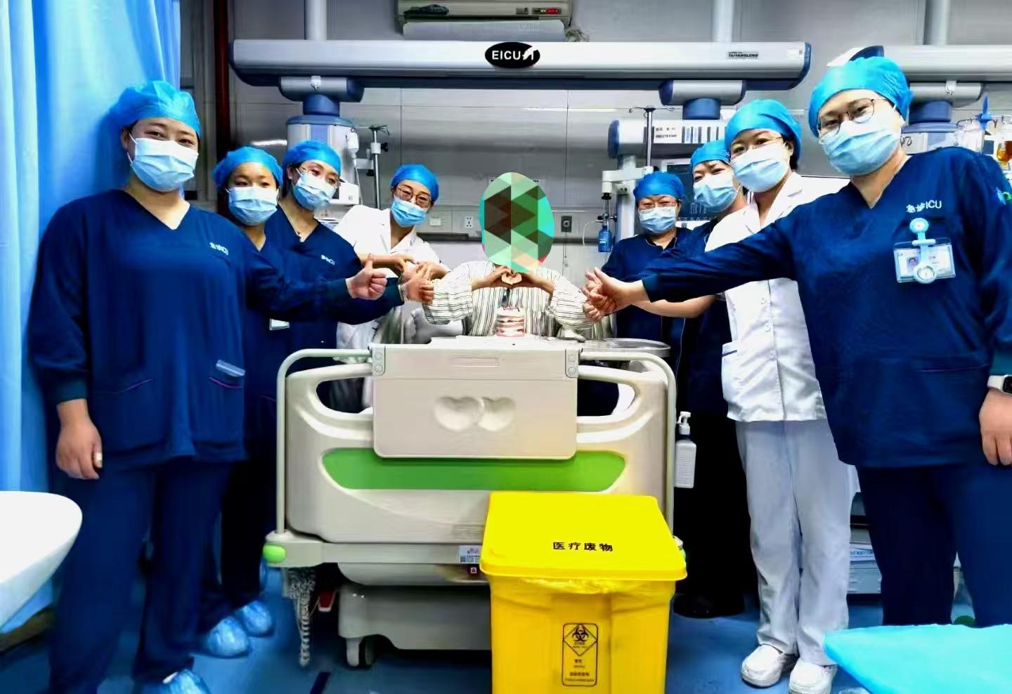 用温情点燃生命之光！急诊科EICU病房里的特别生日