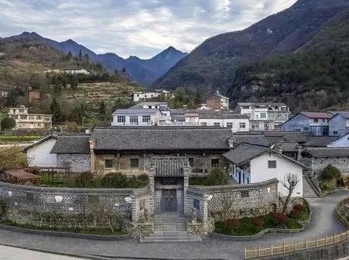 【文化中国行】秦巴山水间藏着一座花屋