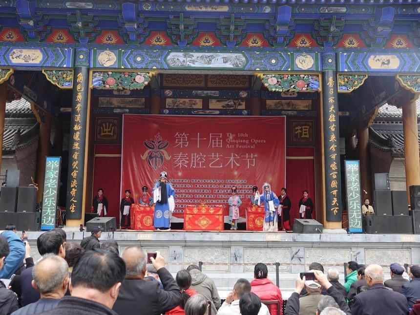 秦腔节上围观大戏人气旺 《赵安献马》亮相易俗社文化街区