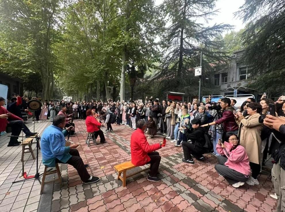 白鹿原影视城精彩非遗走进西安外国语大学