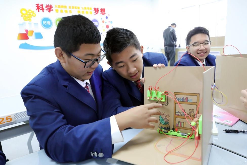 阳光新课程改革：“爱育”温暖求学路
