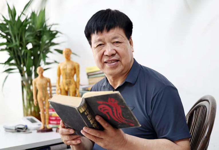 赵平恩：望闻问切除顽疾 医德高尚暖人心