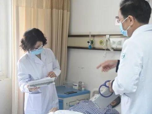 刘晓霞教授到西安医学院一附院授课 临床查房 指导房颤消融手术