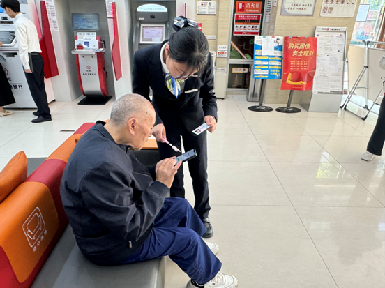 工行汉中人民路支行多方联动持续优化网点服务质量