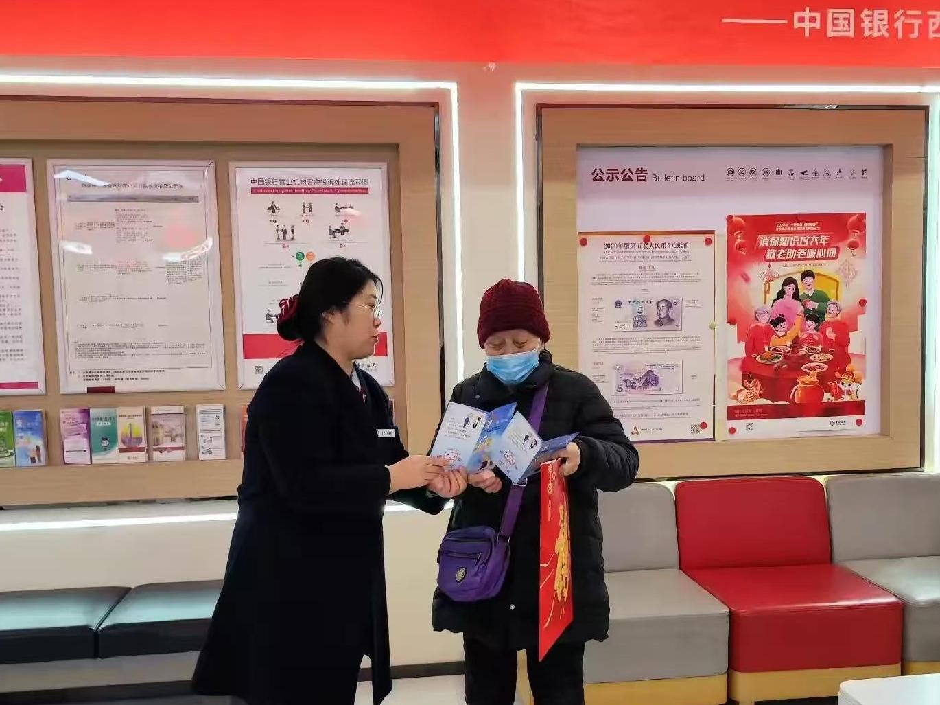 消保宣传进社区 暖心祝福送上门