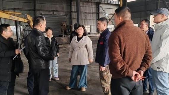 核查危险废物小微试点企业 筑牢生态安全防线