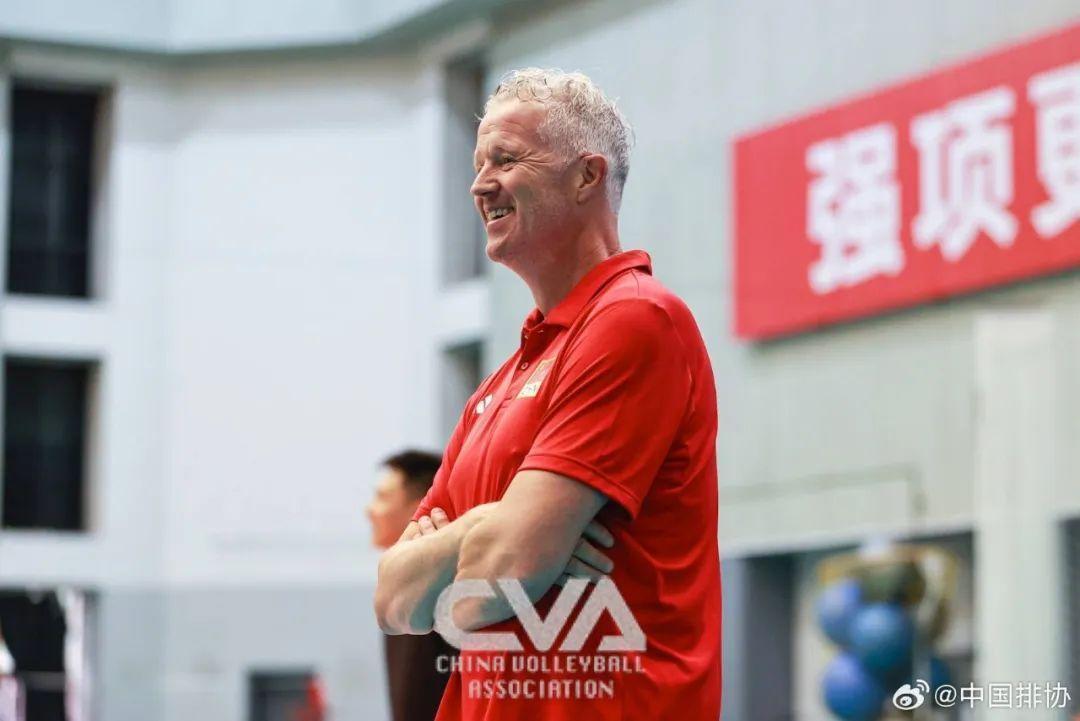 中国男排主帅喊你来看球！海宁：“我要教会队员如何赢球”