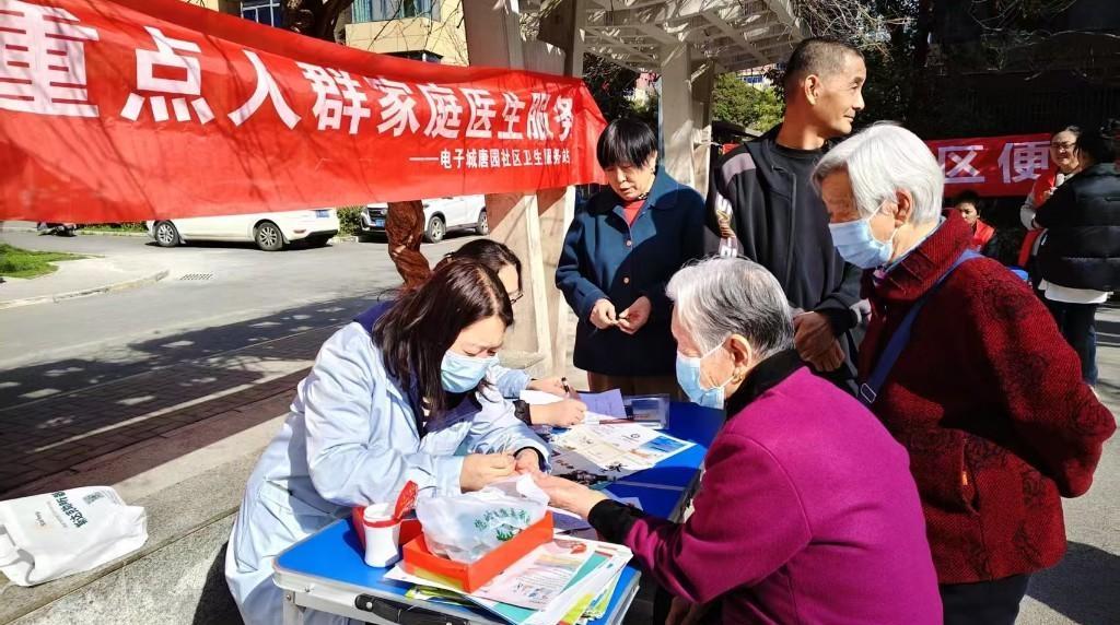 唐园社区学雷锋志愿服务月活动暨3月便民集市“开张啦”