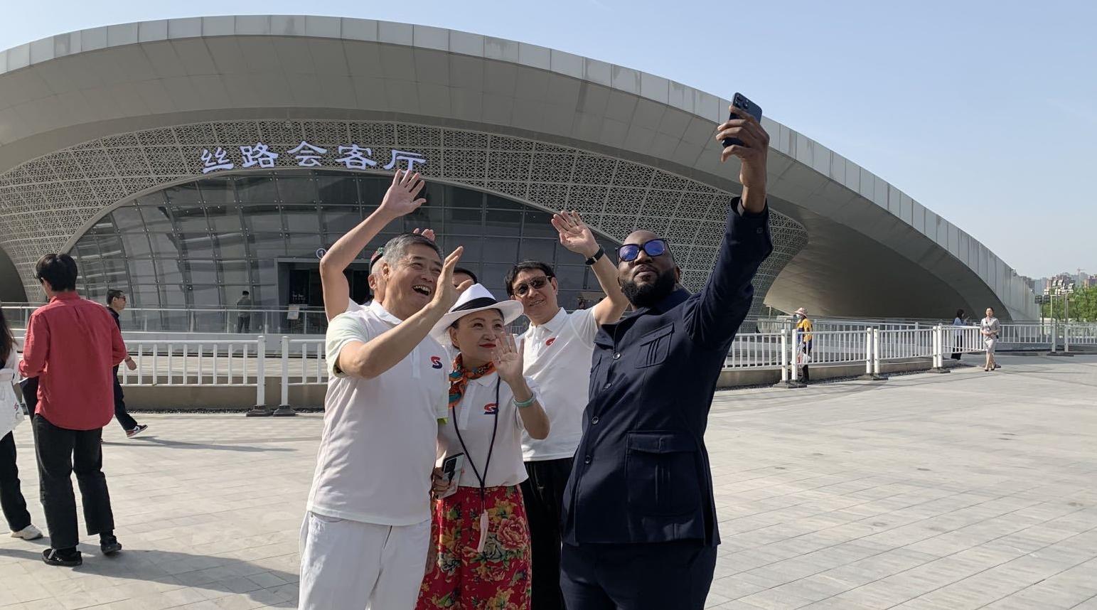 与春天同行——市民走进自贸试验区系列主题活动启动