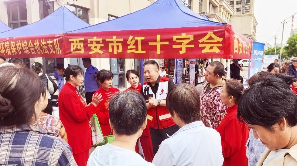 红十字闪耀社区广场，急救知识与法律科普共暖民心