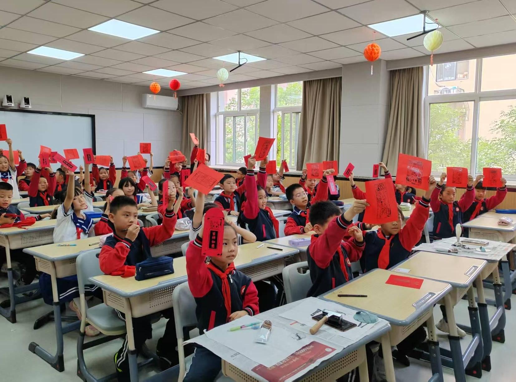 西安市碑林区仁厚庄小学：木板年画进课堂 非遗传承润童心