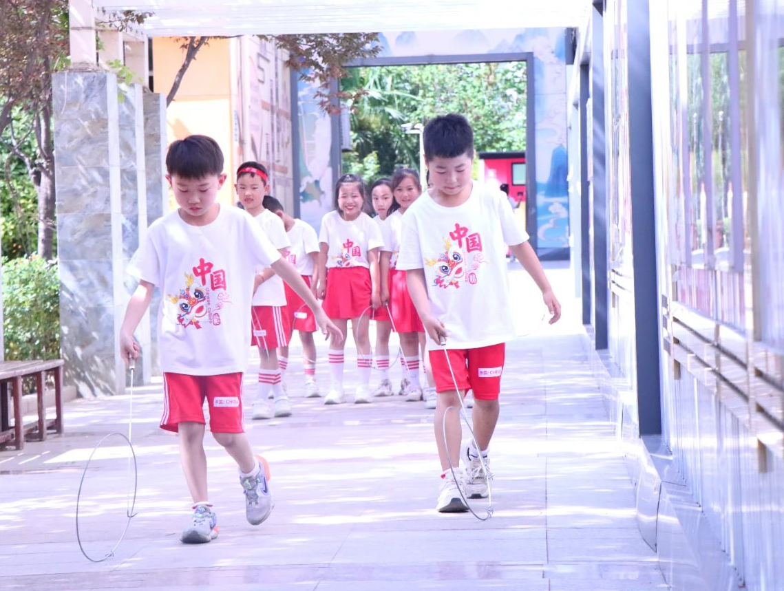 体展风采 艺美华章——未央区杨善寨小学举办第三届“跃动童心”体育艺术节暨“最美大课间”展示活动