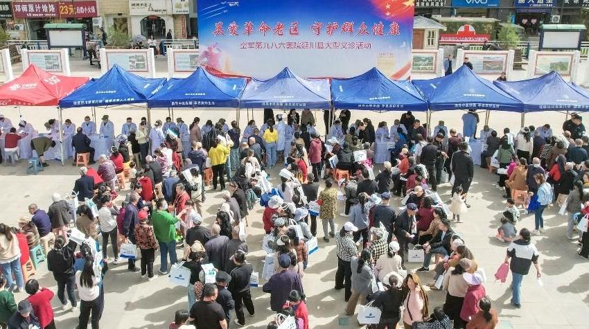 空军第九八六医院：送医老区，情暖红土