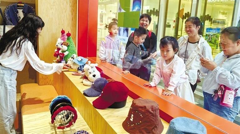 西安：首发经济“引燃”消费热力