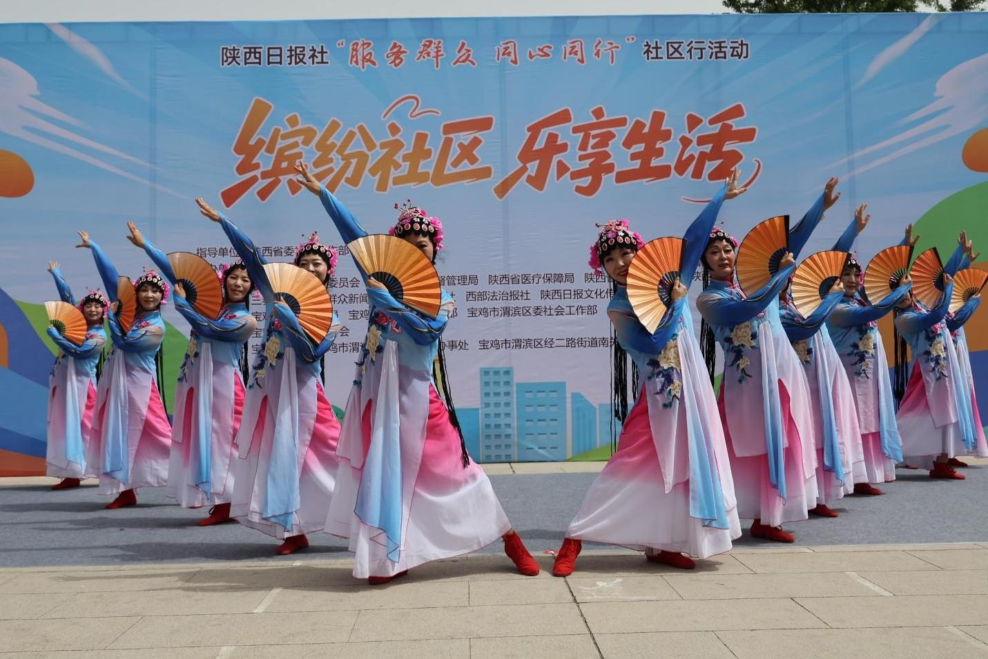 舞台搭到广场 服务送到身边