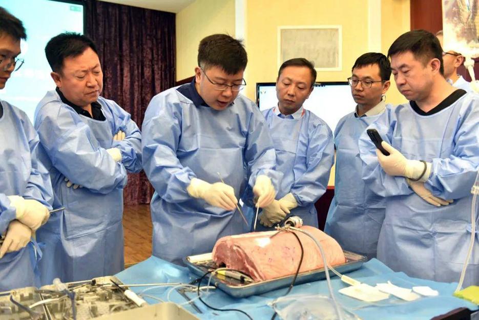 西北大学第一医院脊柱微创内镜技术学习班在西安举行