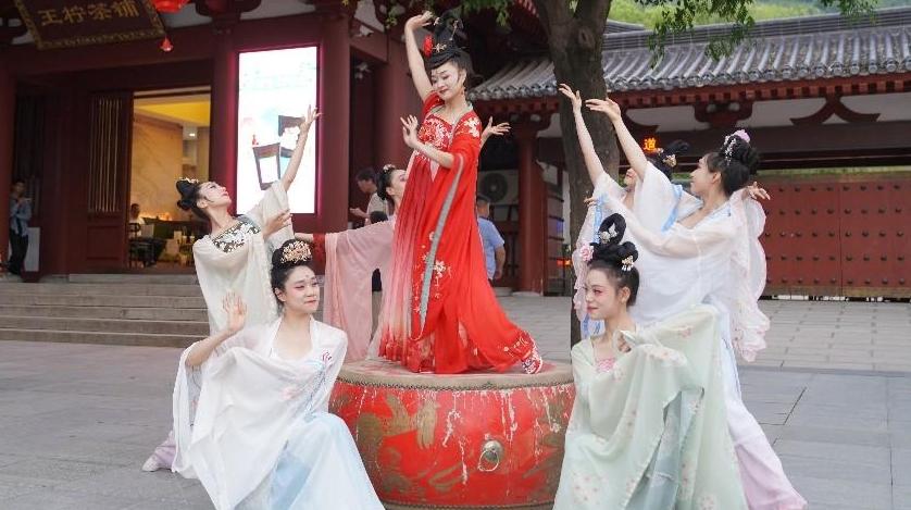 穿越千年品“醉”唐韵