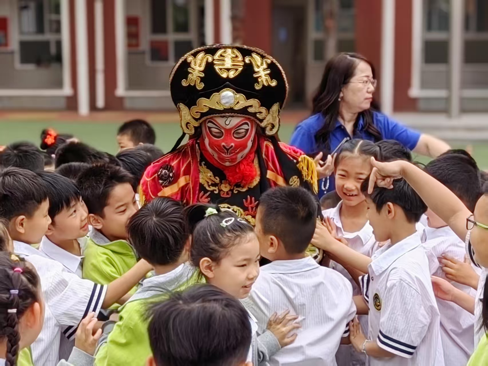碑林区振兴路小学：“六一”童心拥抱美丽非遗