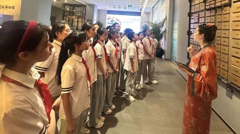 碑林区振兴路小学:城墙根下绘端午