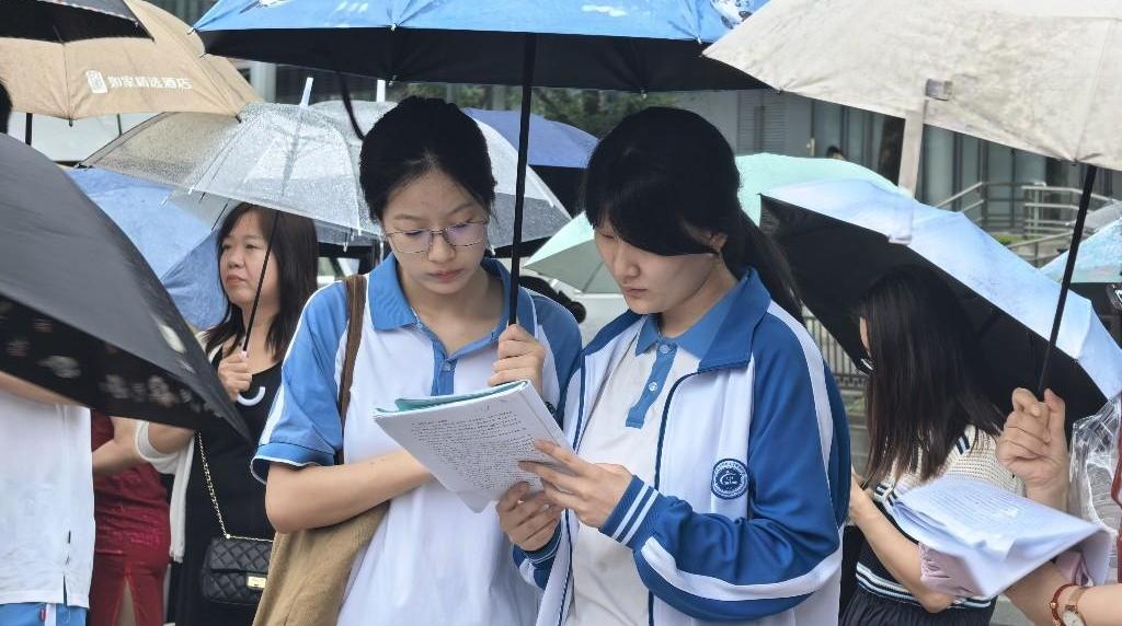 2025年新高考丨记者直击陕西师范大学附属中学考点现场