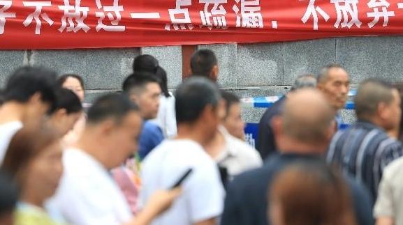 2025年新高考丨三秦学生记者直击高考现场：干什么都不容易，一定要好好学习！