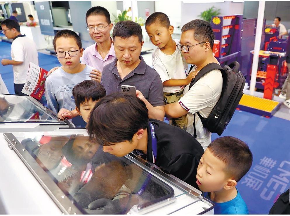 在西安国际机床展触摸工业未来