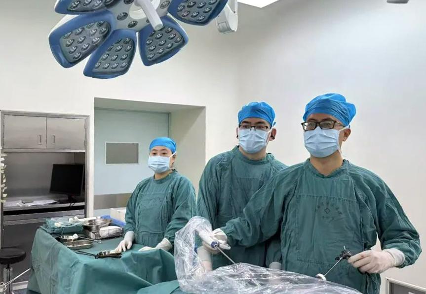 陕西省中医医院完成首例腹腔镜巨大肾上腺肿物切除术