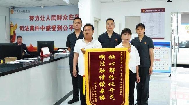 百万赔偿款分割引诉讼 法官倾心调解续亲情