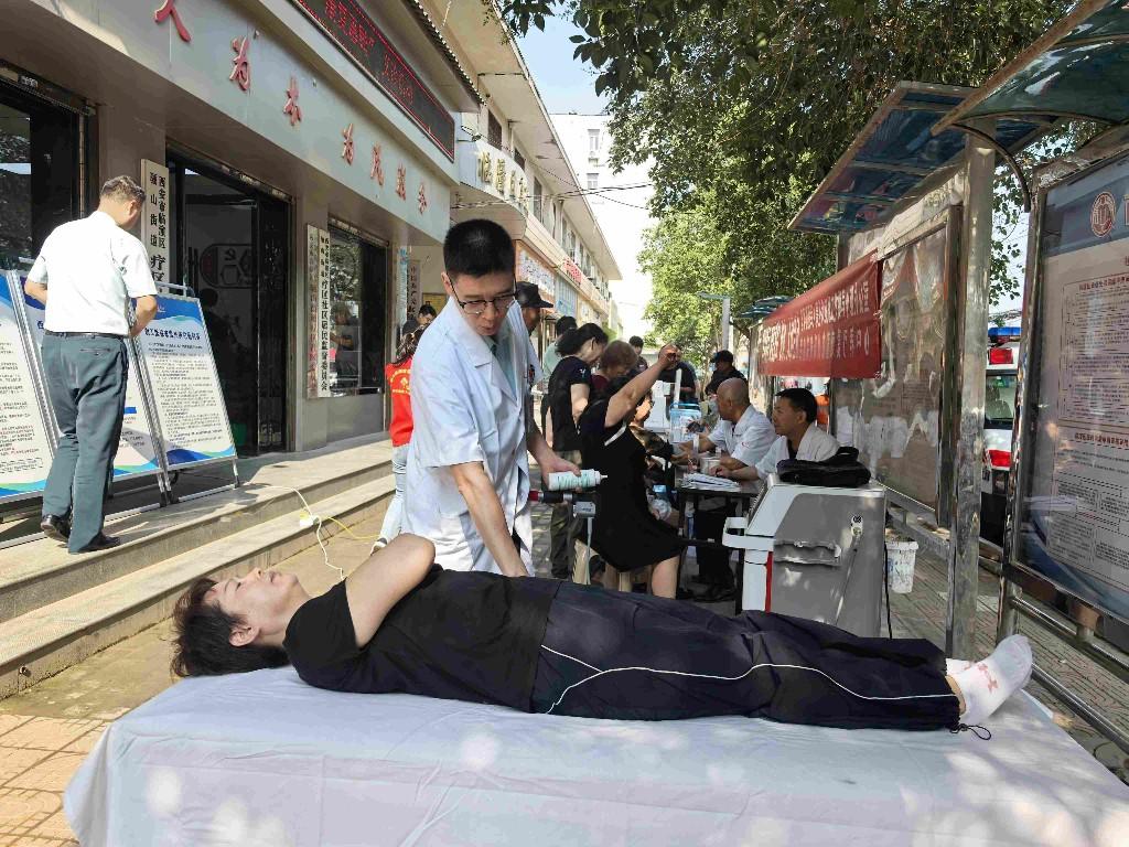 军民同心护健康 惠民服务暖人心
