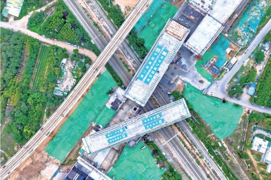 “一带一路”中欧班列西安集结中心空铁联运项目双幅桥跨线转体