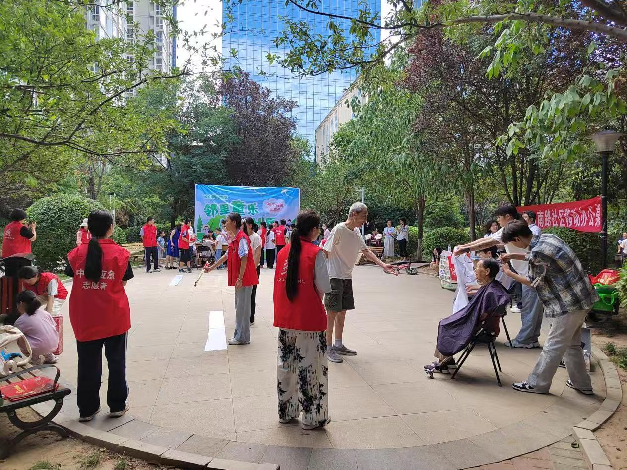便民集市开进社区，“一站式”服务送到居民家门口