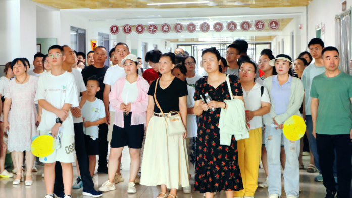 高起点办学！陕西师大陆港中学开放日引近千名家长学子探校