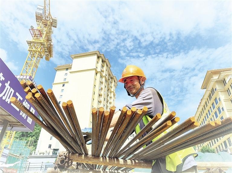 致敬高温下的建设者