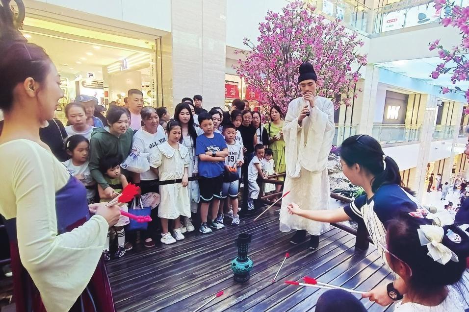 消暑纳凉 趣味投壶