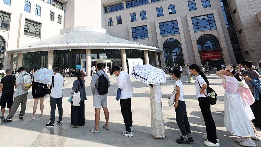 暑期图书馆成热门“打卡地” 市民避暑充电忙