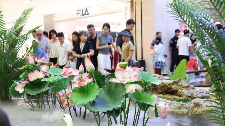 高温来袭，商场成为市民“清凉港湾”