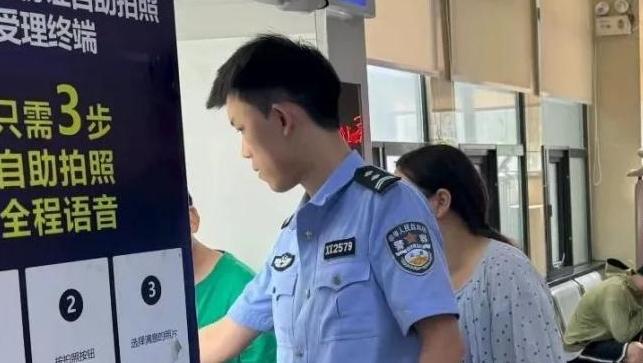 西咸公安全力迎接暑假办证高峰期