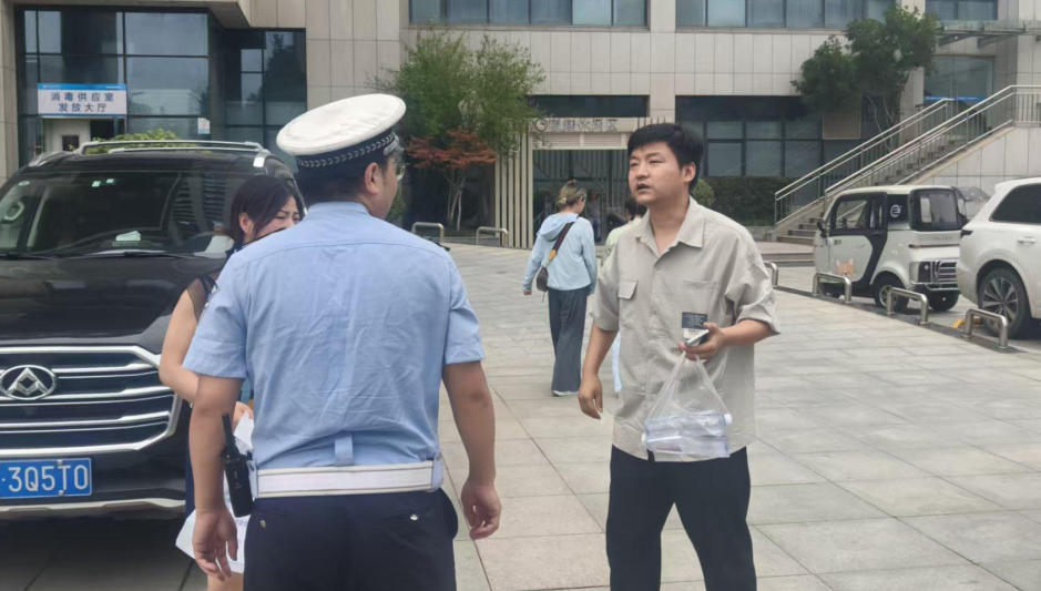 22分钟！民警成功护送断指群众就医