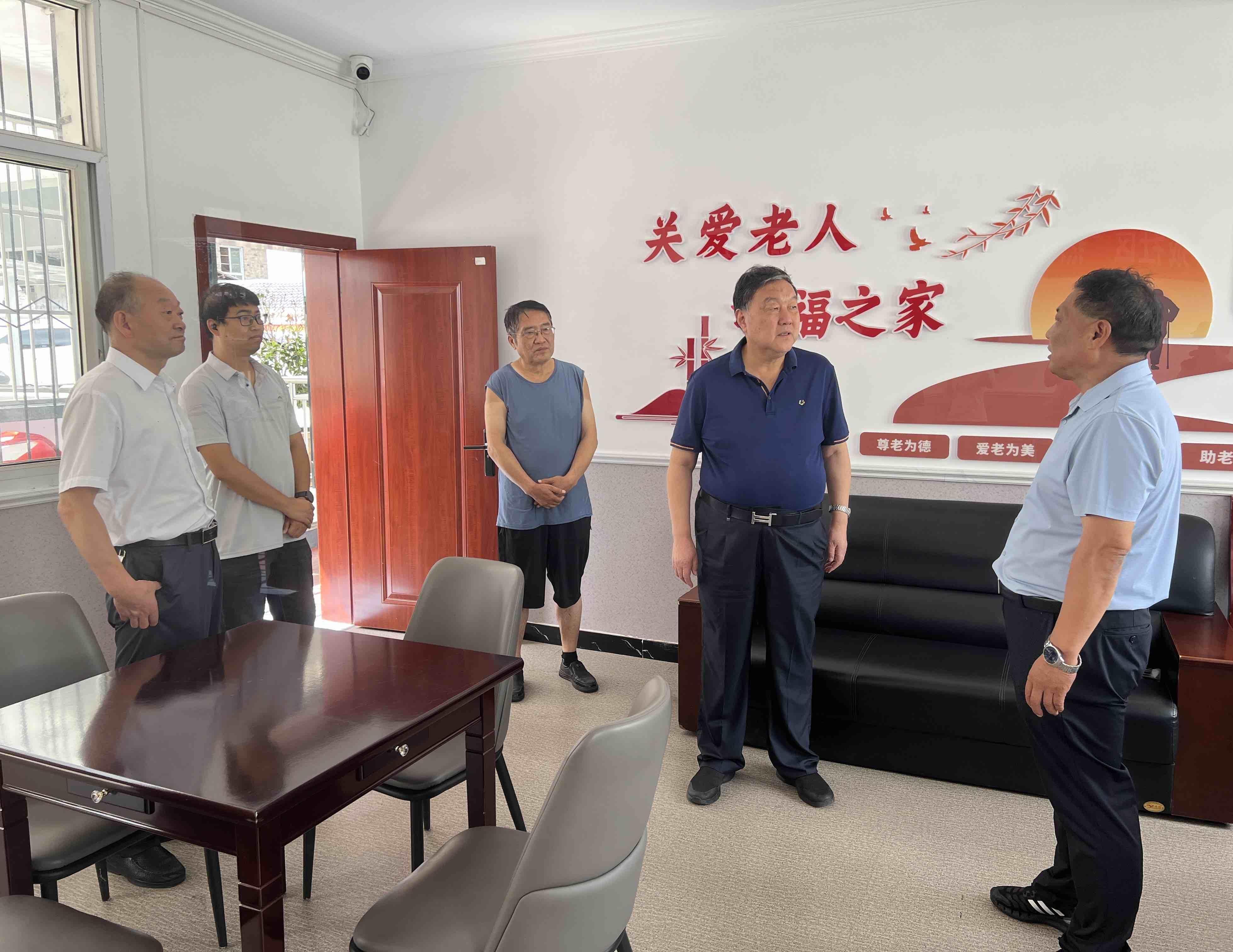 陕西省慈善协会会长吴前进一行赴宁陕县调研慈善工作