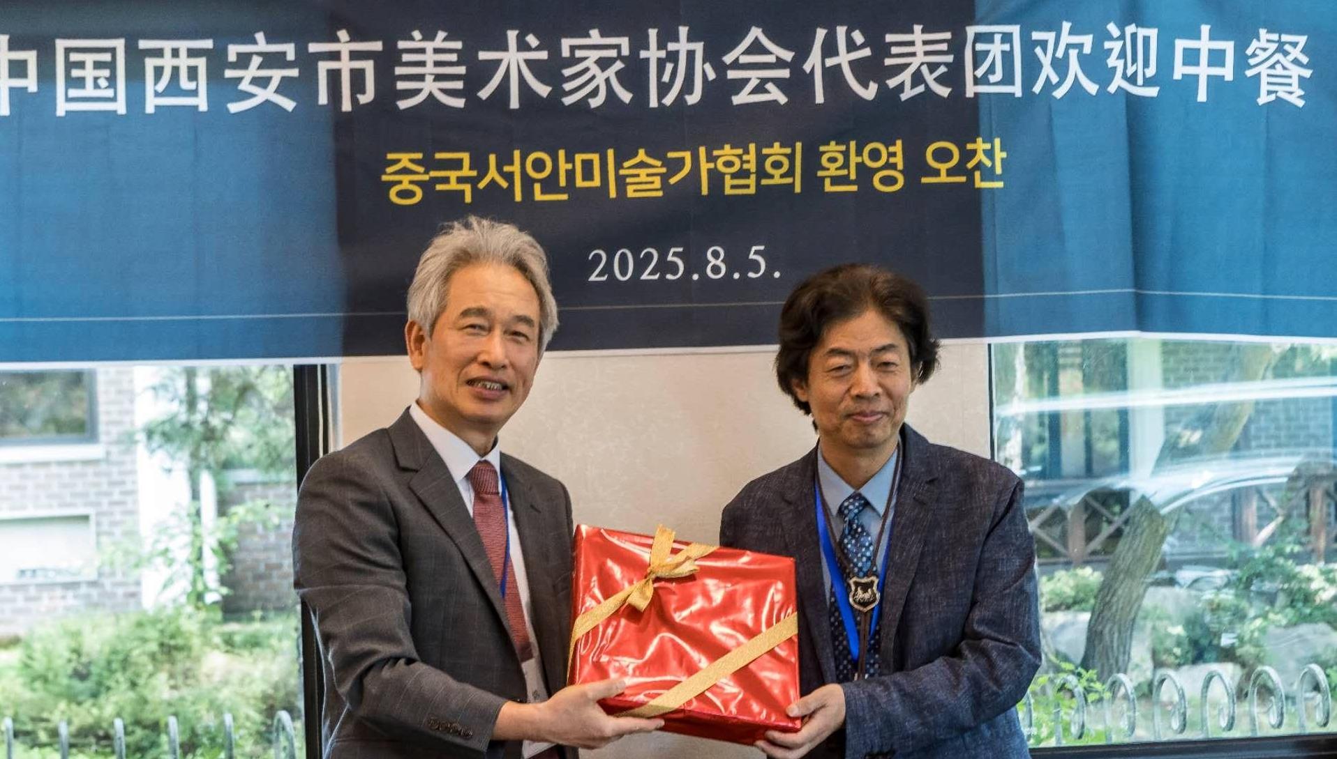 西安—庆州书法美术摄影作品交流展开幕