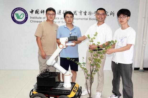 生物技术深度融合人工智能 中国研发世界首台智能育种机器人
