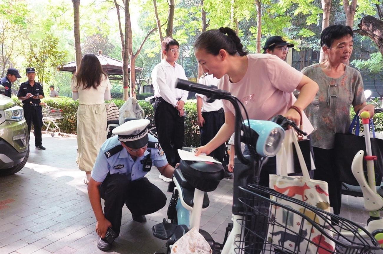 在家门口享受电动自行车挂牌服务