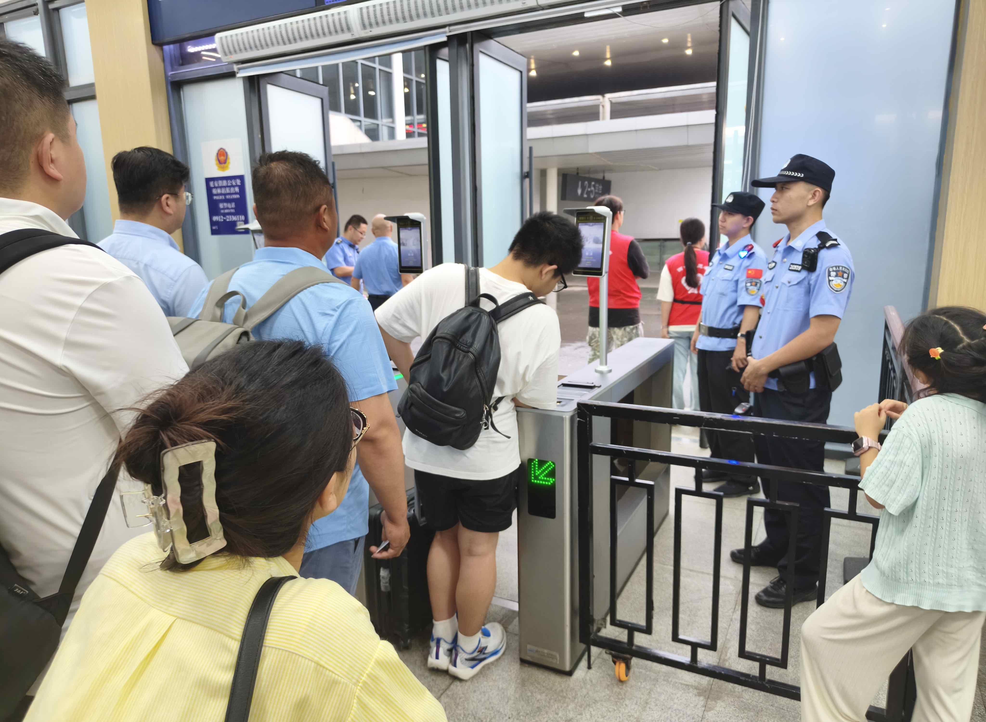铁路榆林站派出所多措并举战暑运保平安