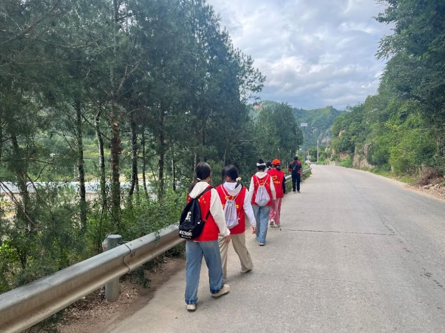 净滩护水齐行动，蓝田志愿者守护辋峪河