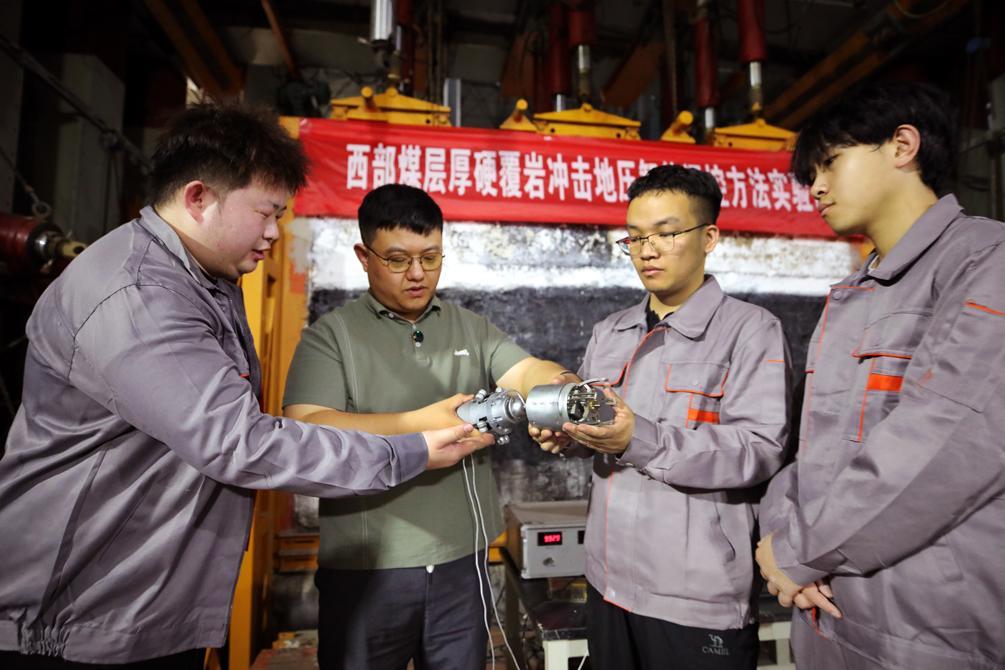暑假科研不打烊，西安科技大学科研团队攻坚煤矿安全难题忙！
