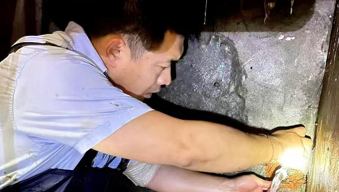 高峰供水: 他用坚守筑牢设备健康防线