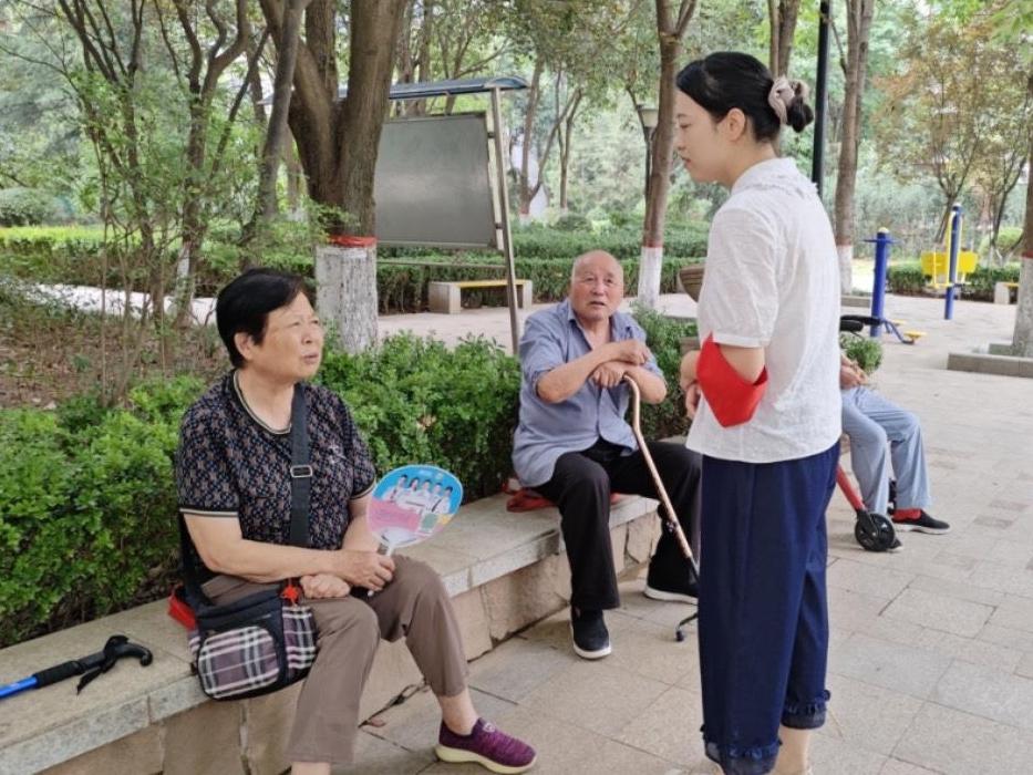 用陪伴与行动 为特殊老人撑起“暖心伞”