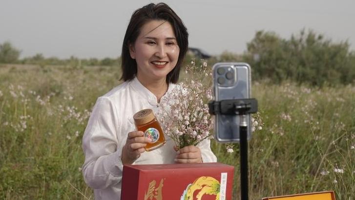 天山观察丨新疆新农人云端“孵”出亿元新赛道